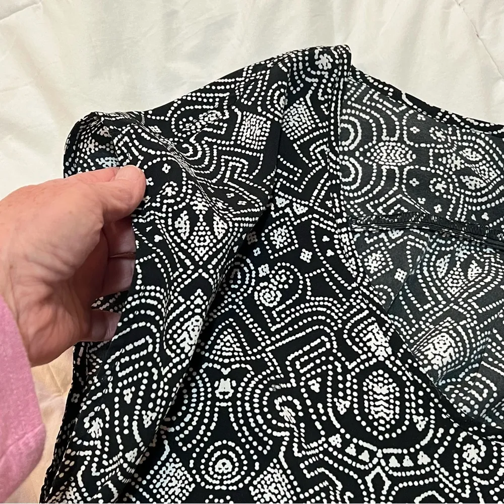 Black and White Patterned Women's Top - Image 3