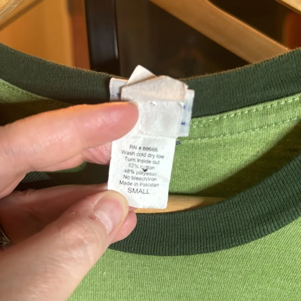 Vintage The Grinch ‘Wicked’ Universal Studios Orlando Ringer Tee Size Small Green - Image 9