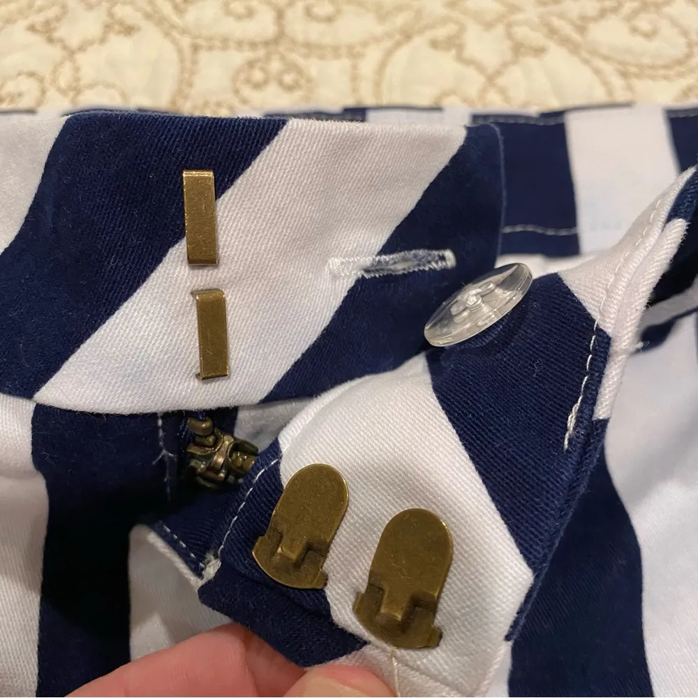 a.n.a Twill Short Women’s Blue and White Striped Shorts Size 2 - Image 3