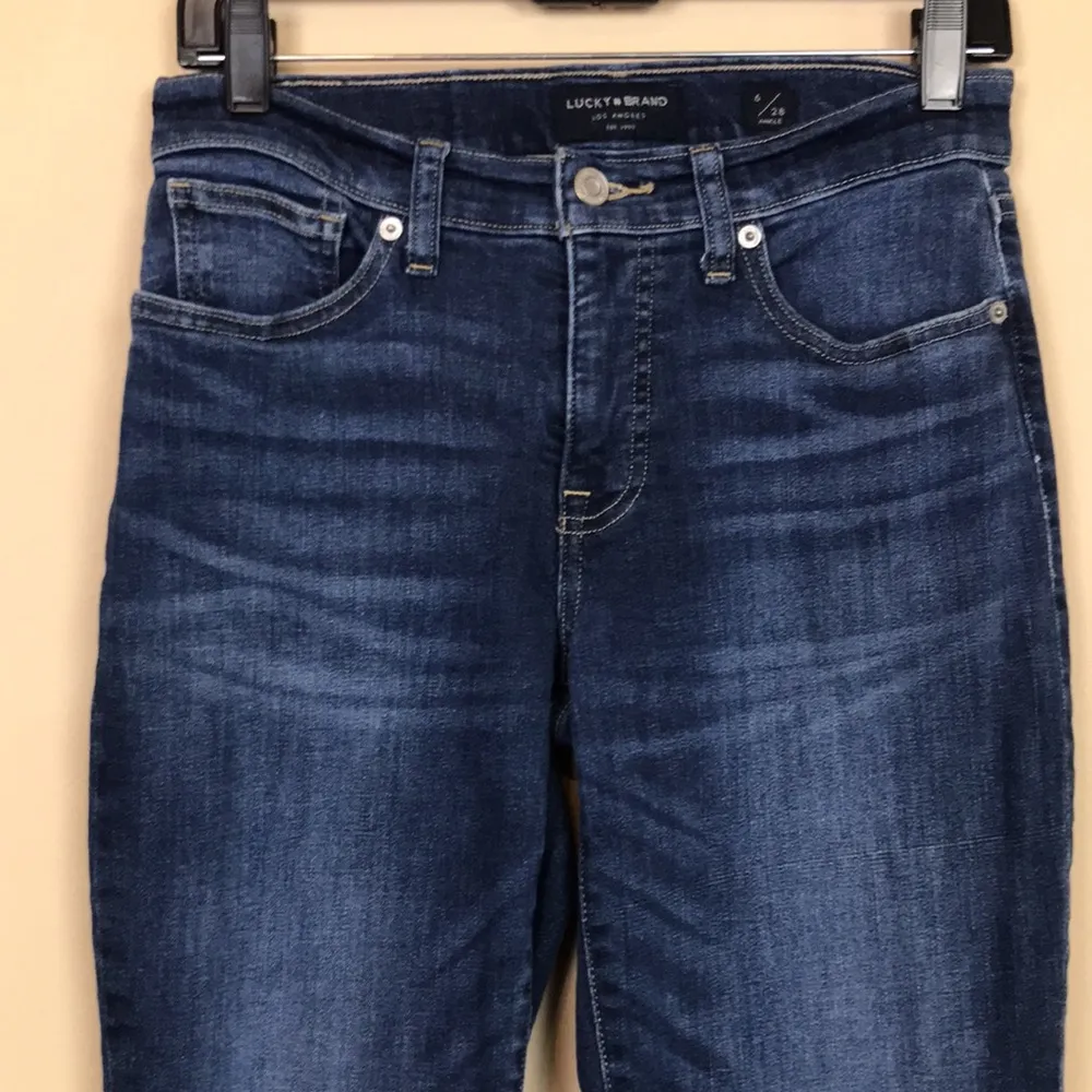 Lucky Brand Women’s Mid Rise Skinny Ava Medium Wash Ankle Denim Jeans - Image 2