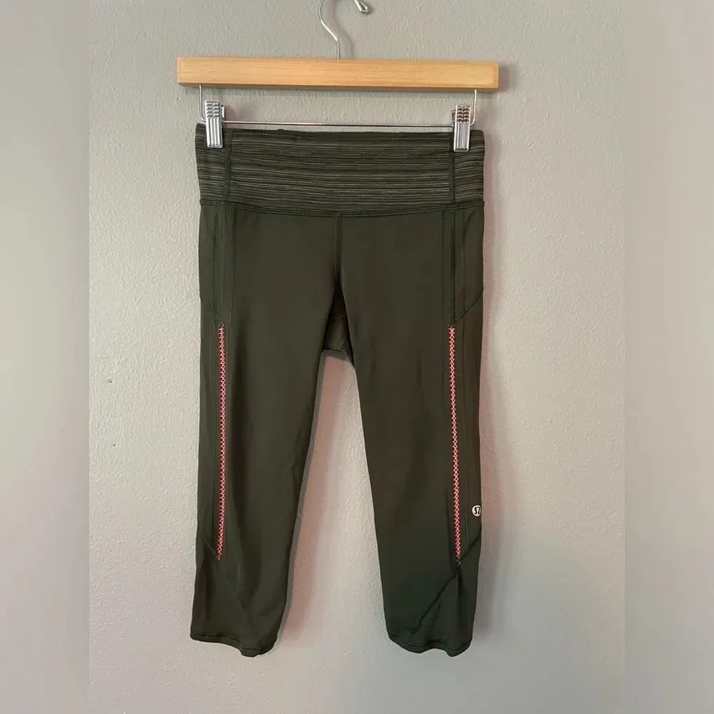 Lululemon Womens‎ Lululemon Vent It Out Crop 17 Gator Green/Cyber Stripe size 4 - Image 3