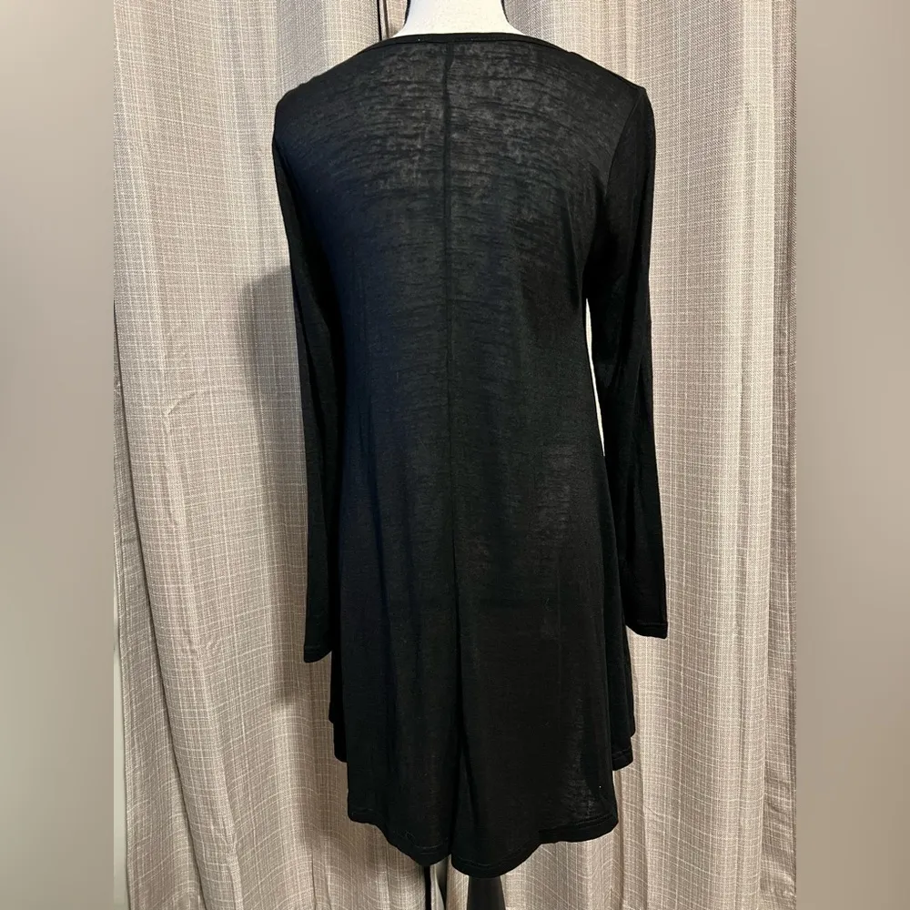 UMGEE women’s size small black hi low long sleeve tunic with floral lace trim - Image 3