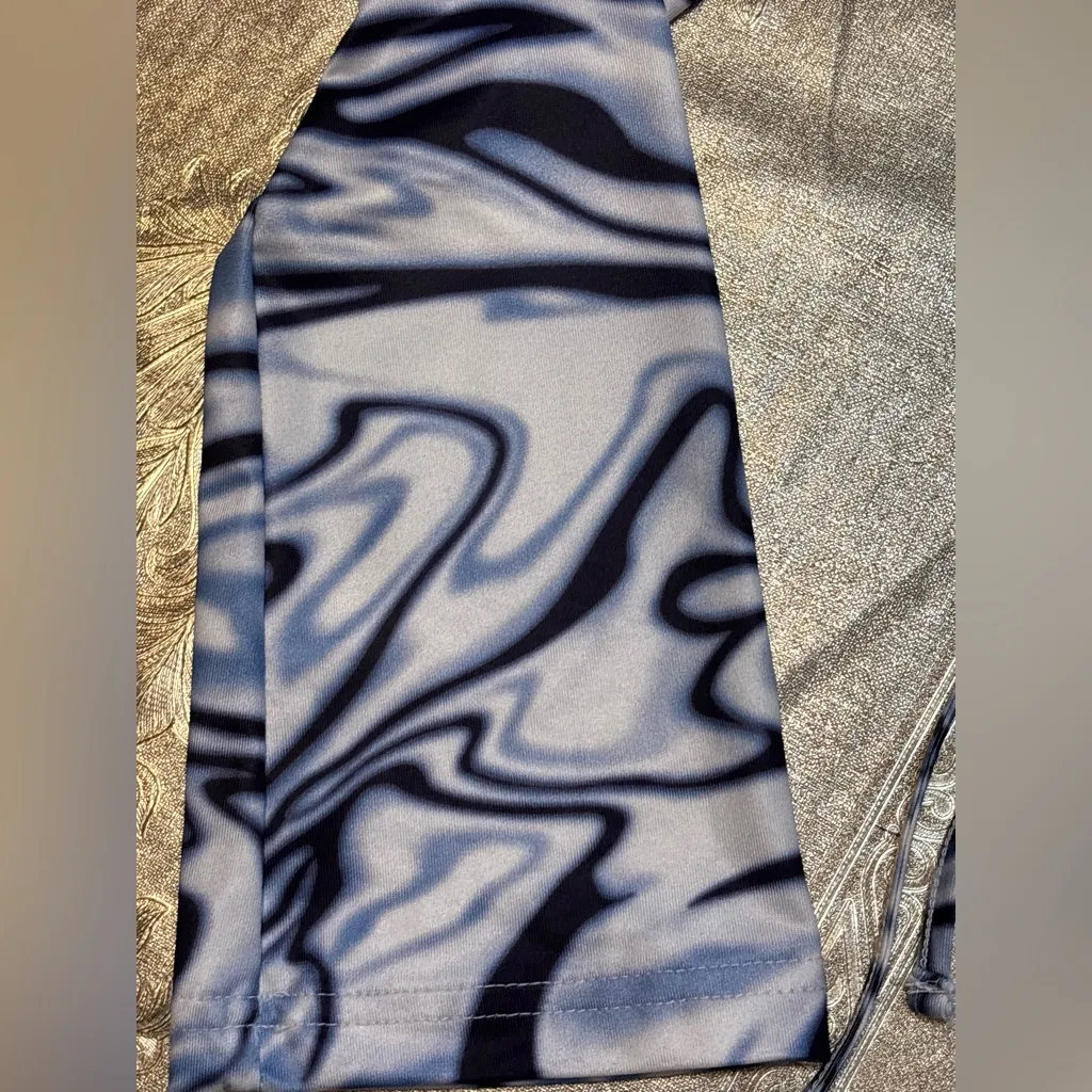 💙💙Blue and White Marble Long Sleeve Top seize M 💙💙 - Image 7