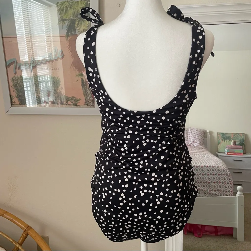 Movemama One Piece Tie Shoulder Breastfeeding Swimsuit in Painted Dot Size Large Black - Image 10
