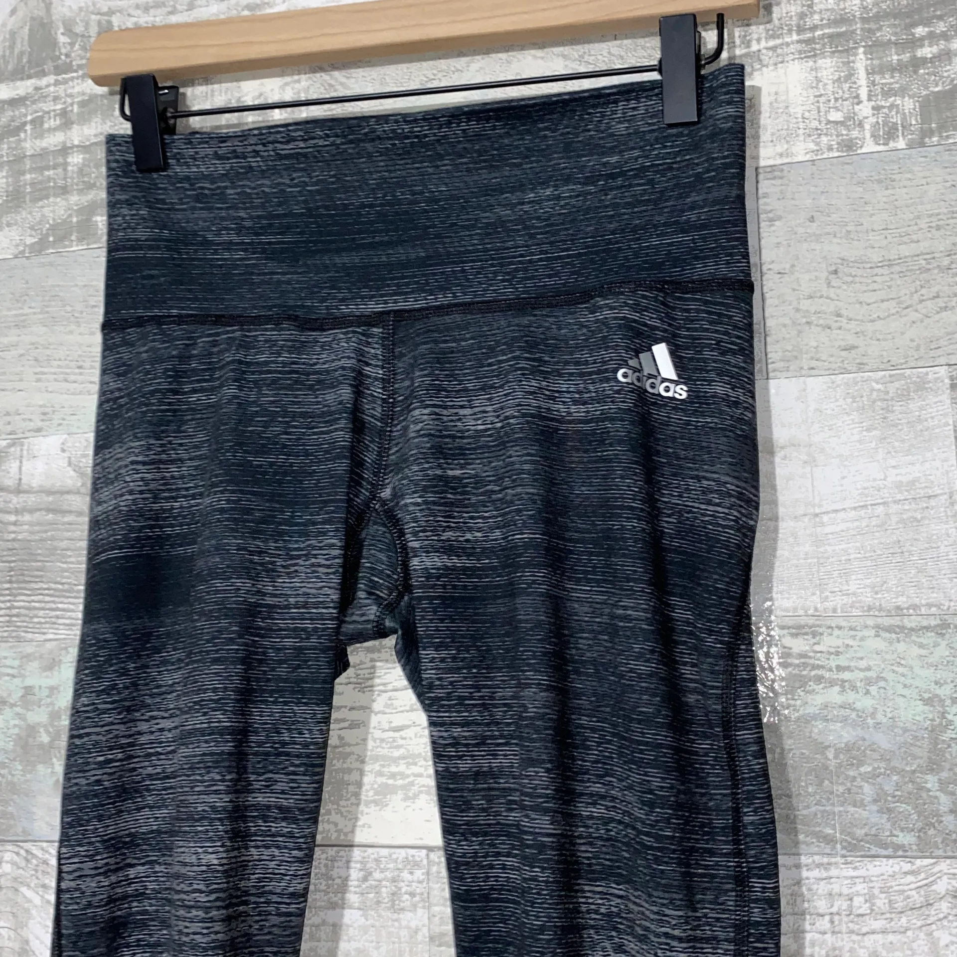 Adidas Mid Rise Performer 3/4 Capri Leggings Small - Image 4