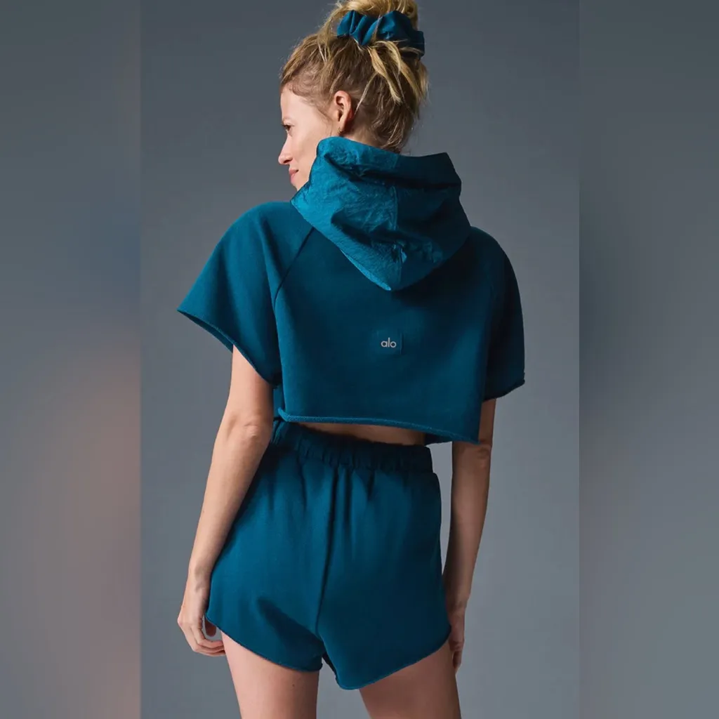 ALO Yoga NWT In The Air Short Sleeve Cropped Hoodie Eclipse Blue Size M - Image 2