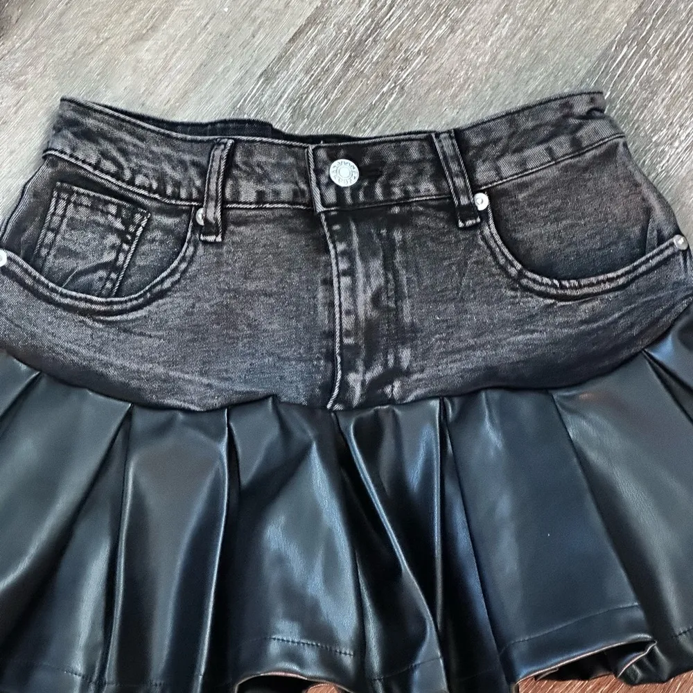 Black skirt Never worn - Image 4