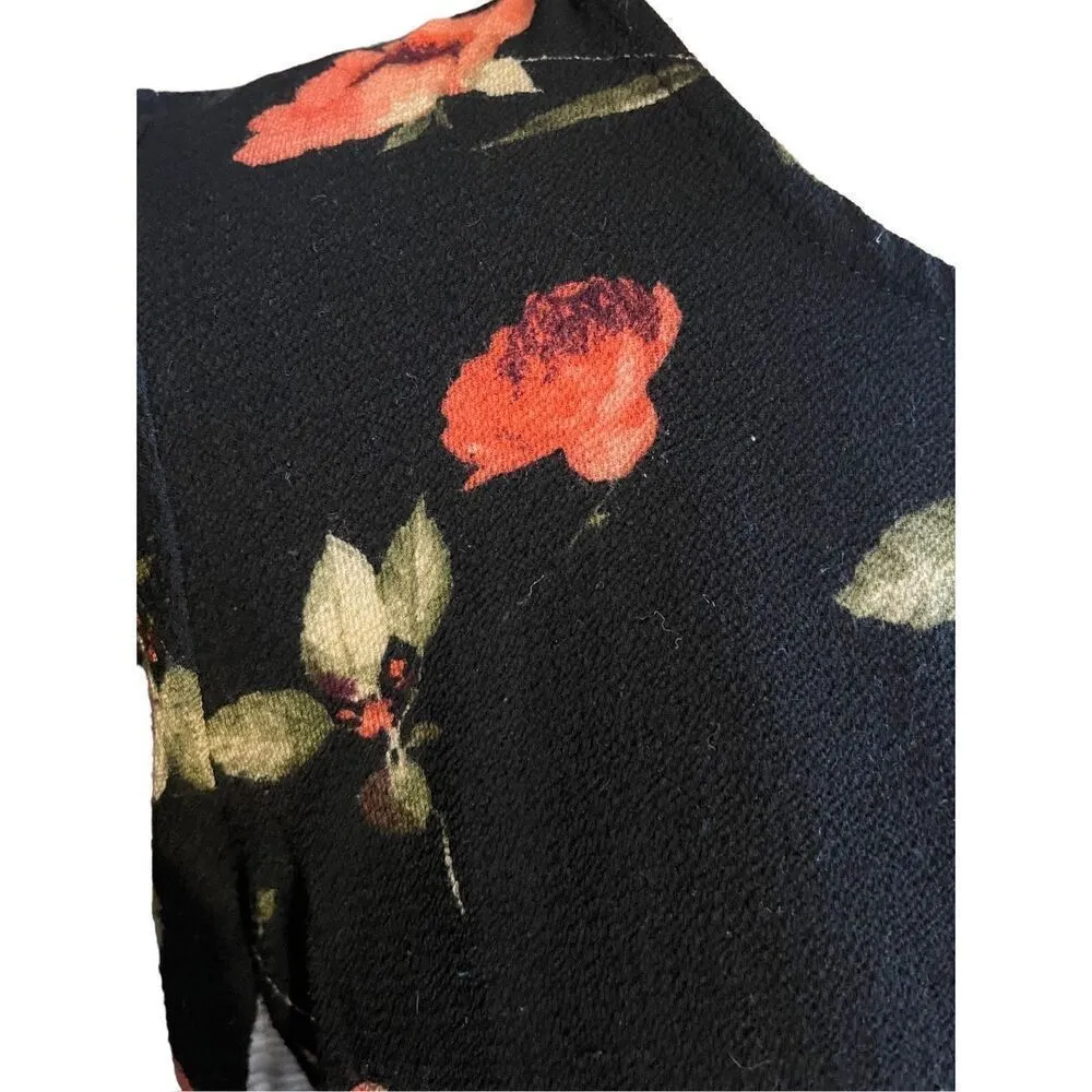 Rewind Black With Floral Design Short Sleeve Blouse Size Medium - Image 5