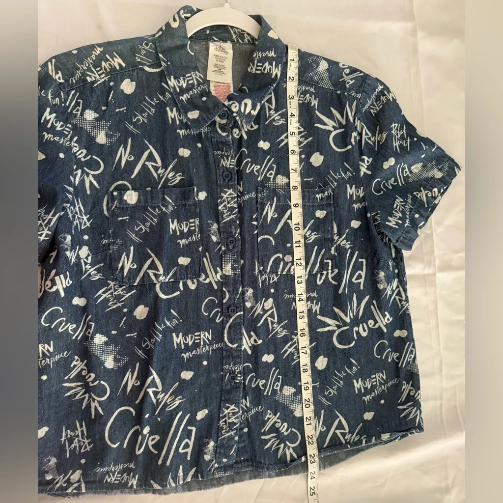 Disney Shirt Womens M Denim Blue Button Up Chambray AOP Graffiti Cruella De Vil - Image 7