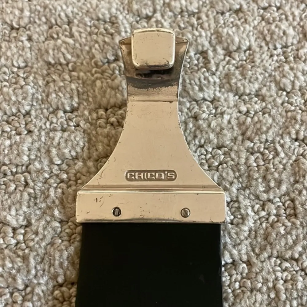 Chico’s Black Leather Painted Metal Medallion Clasp Adjustable Belt - Image 5