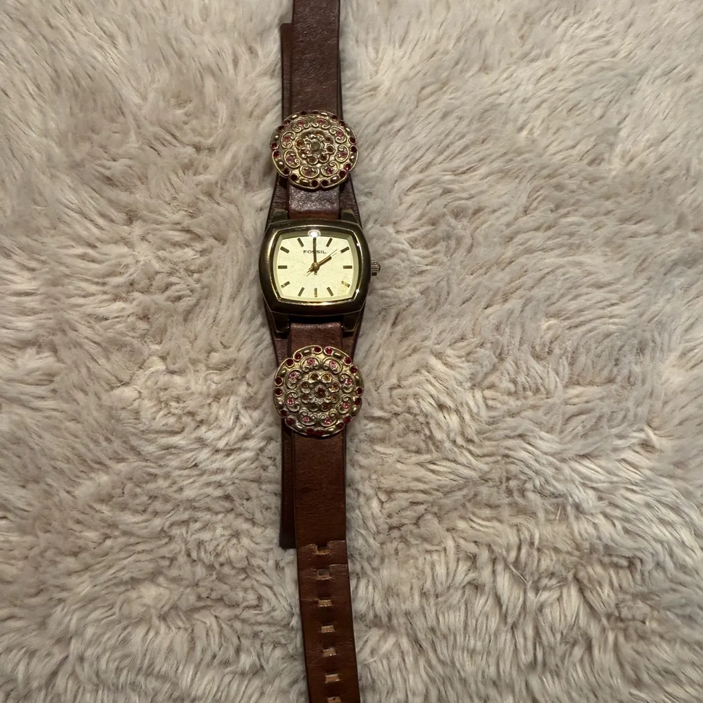 Women's Fossil Jeweled Concho‎ Accent on Brown Leather Bund Strap Needs Battery - Image 3