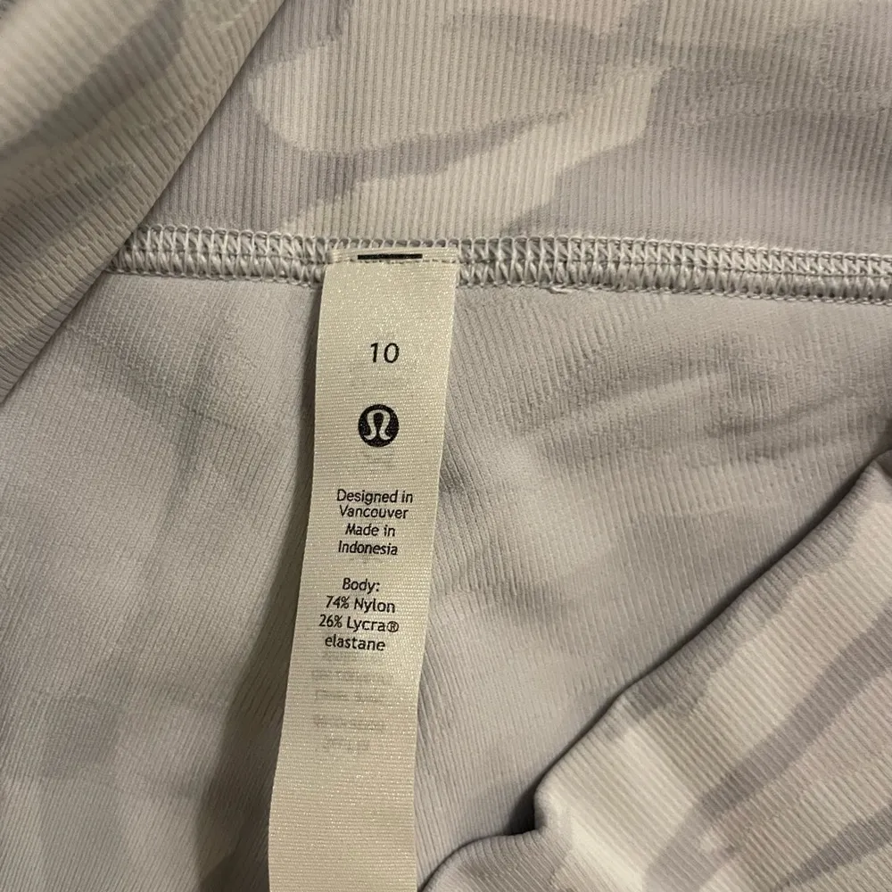 NWT Lululemon Wunder Under 10” Shorts HR Ribbed Luxtreme Size 10 Camo Print - Image 7