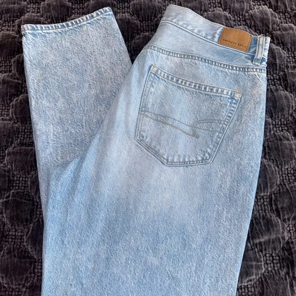 American Eagle Women’s Ripped Mom Jeans Distressed Light Wash High Rise Size 10 - Image 2