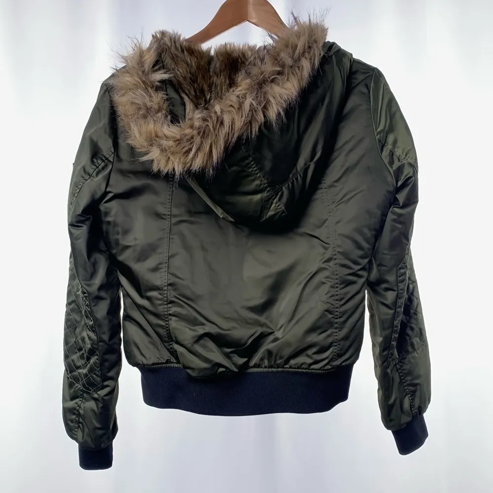 Members Only Faux Fur Trim Hooded Crop Puffer Jacket‎ in Green Size Small - Image 3
