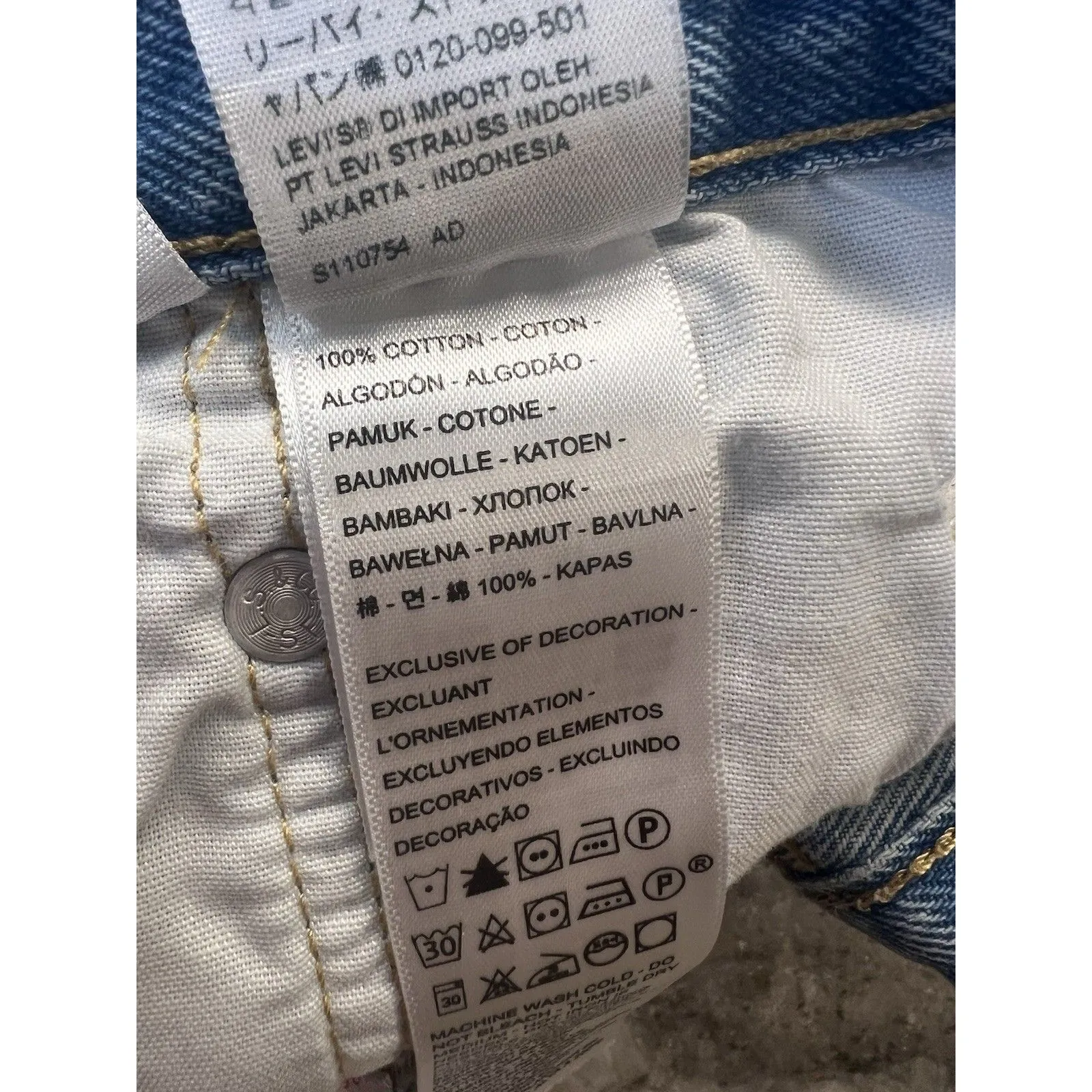 Levi's Women's 501 Original Jean Shorts Size 25 Cut Off Button Fly Shortie 2” - Image 15