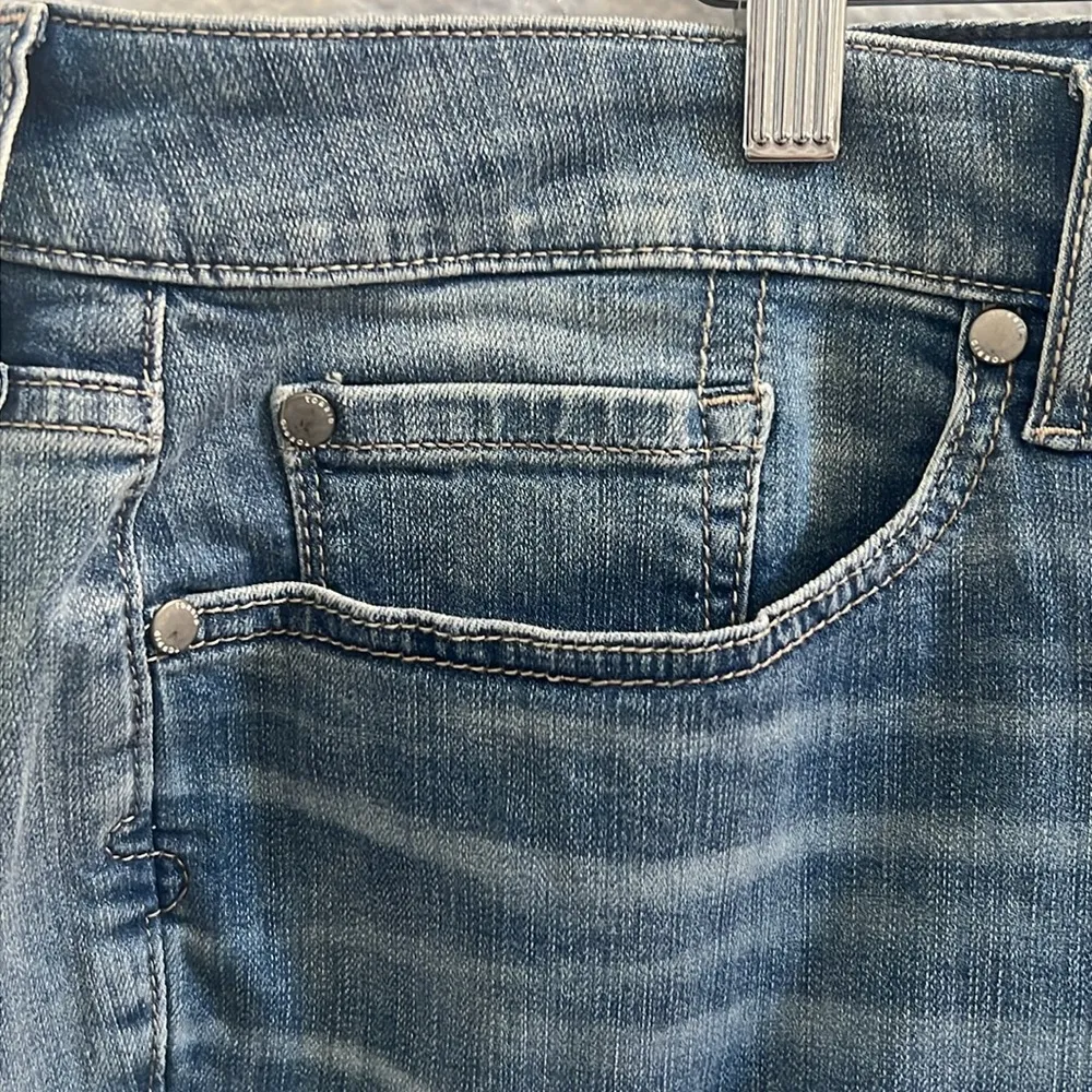 Torrid 5 INCH VINTAGE STRETCH MID-RISE SHORT SIZE 26 - Image 5