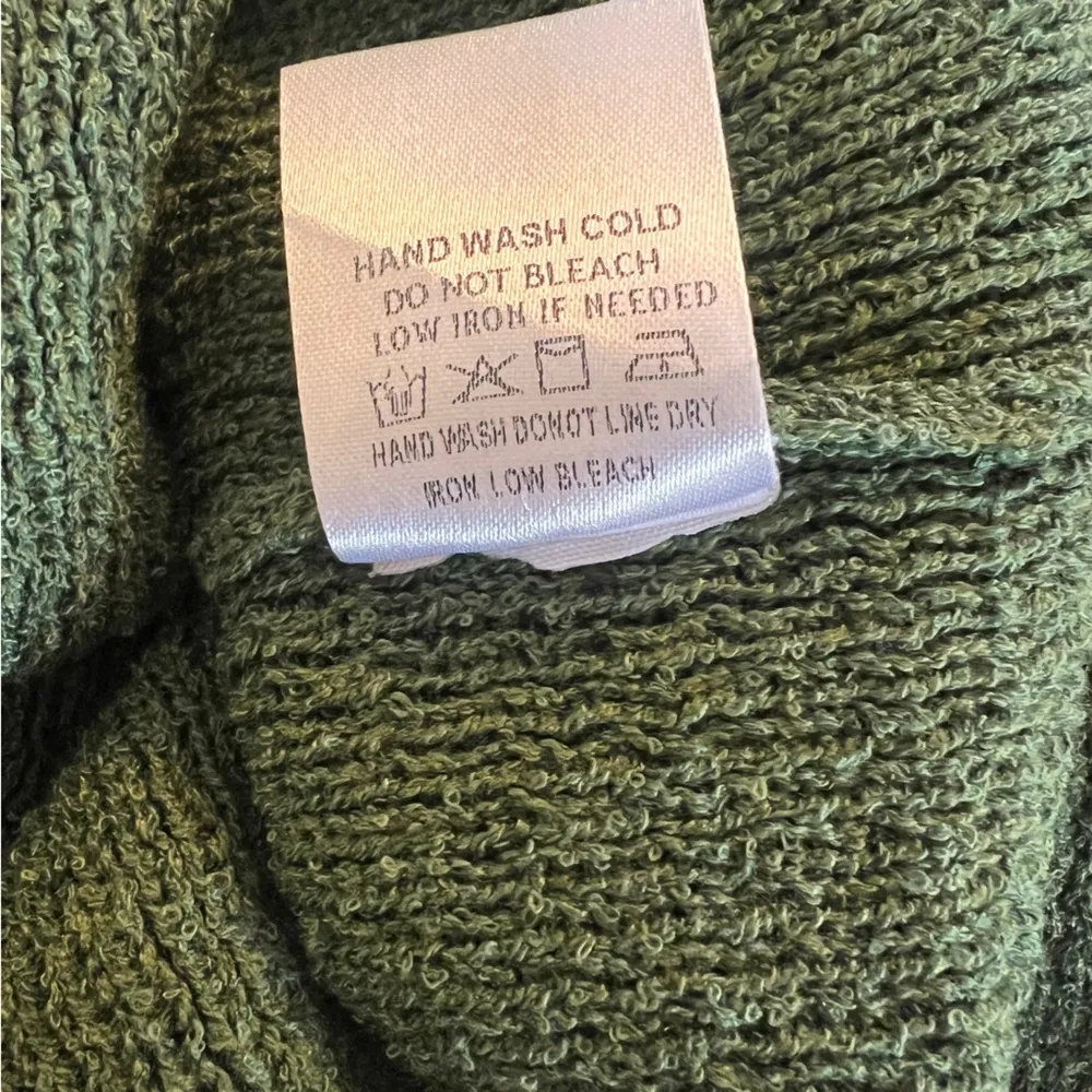 Aaron and Amber  Cropped Sweater Size M - Image 6