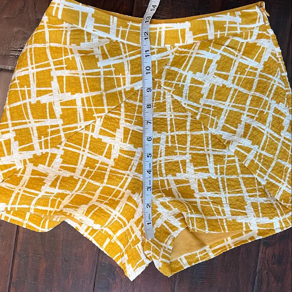 JOA Los Angeles Faux Wrap Printed Yellow Woman's Shorts Size Small - Image 12