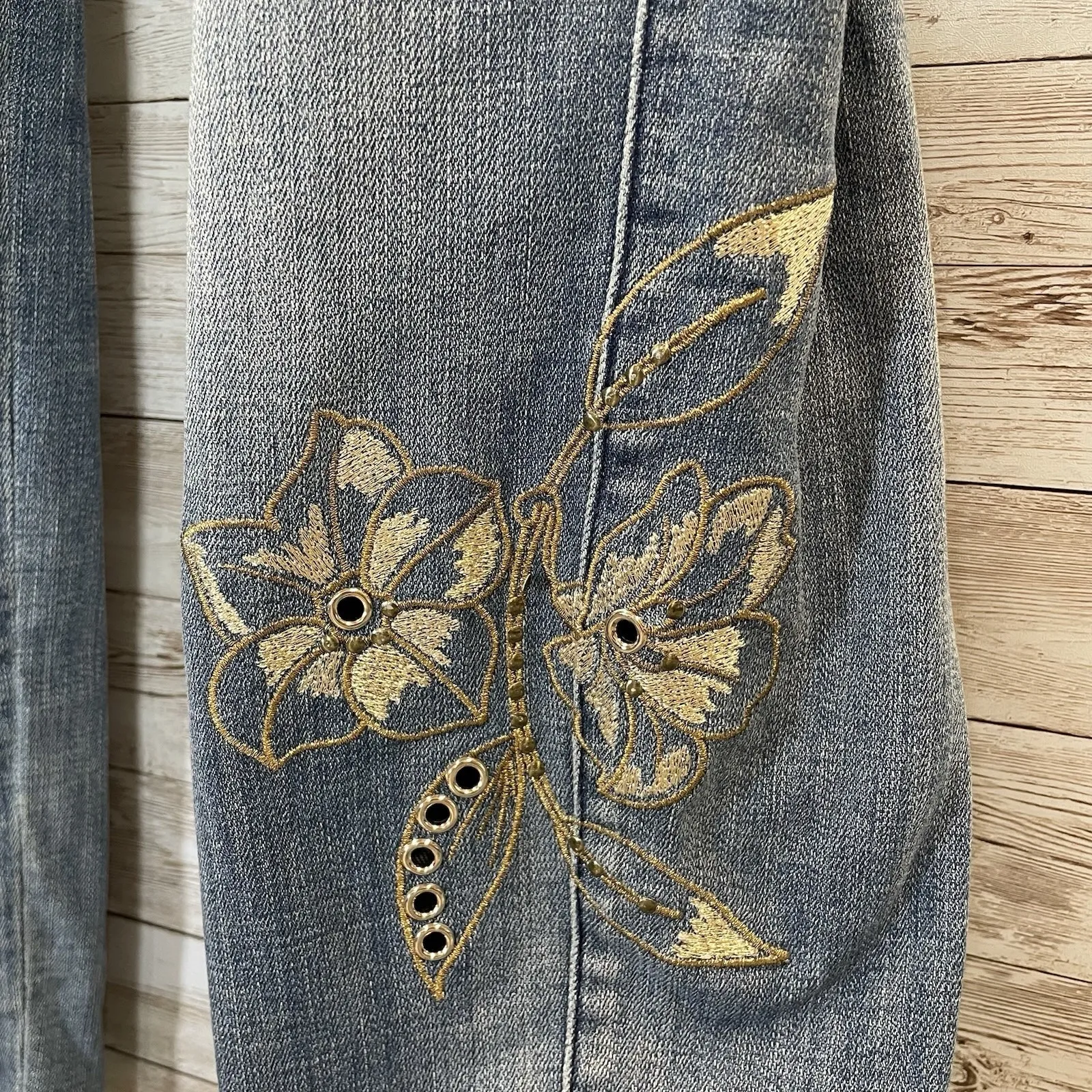 White House Black Market Womens‎ 6 Jeans Girlfriend Mid-Rise Floral Embroidery - Image 3