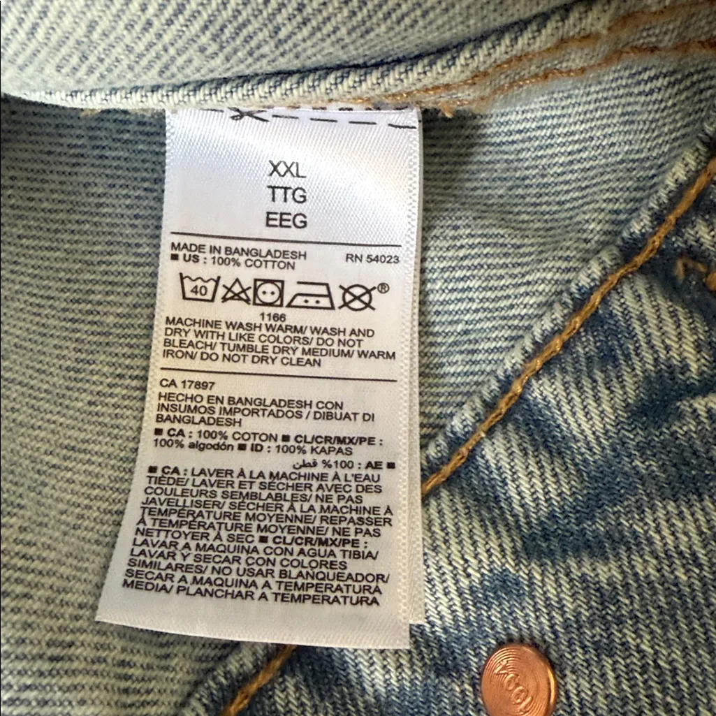 Old Navy Light Blue Distressed Denim Jacket. - Image 7