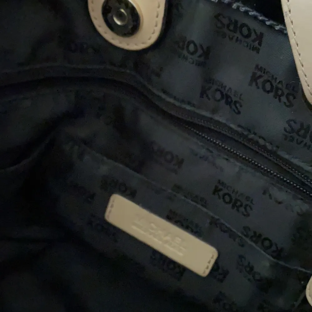 Michael Kors Jet Set Black Patent Leather Logo Tote Bag Purse - Image 8