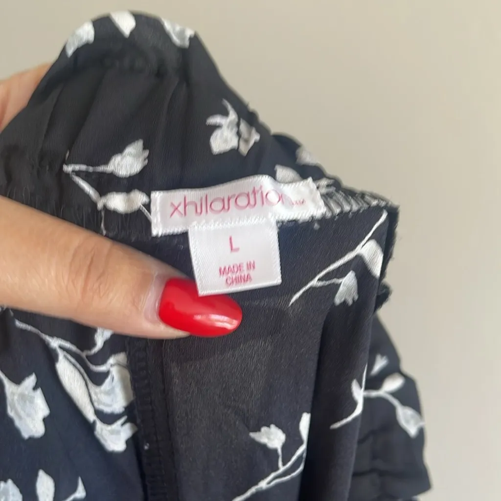 NWT Xhilaration Floral Black and White Women's Flare Pants Size L - Image 10