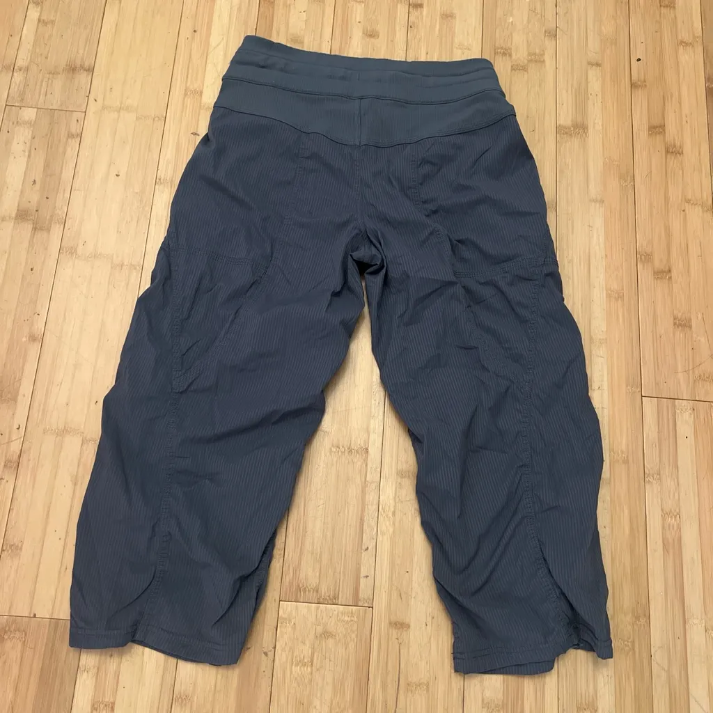 Lululemon Athletica Cropped Dance Studio - Image 4