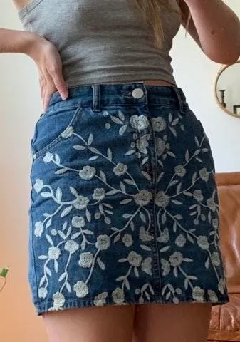 denim embroidered skirt Size 10 - Image 2