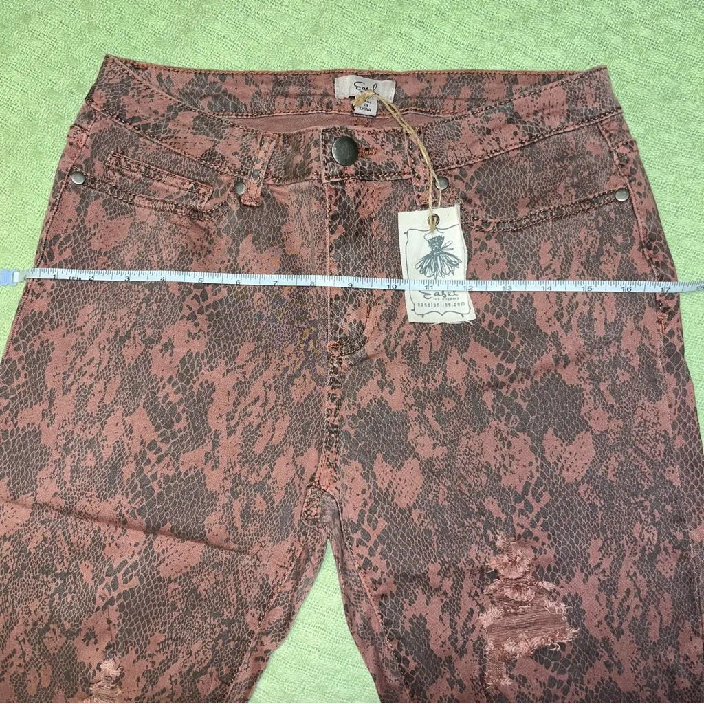NWT Easel Snake Print Ankle Crop High-Waisted Skinny Jeans in Dried Rose - Image 10