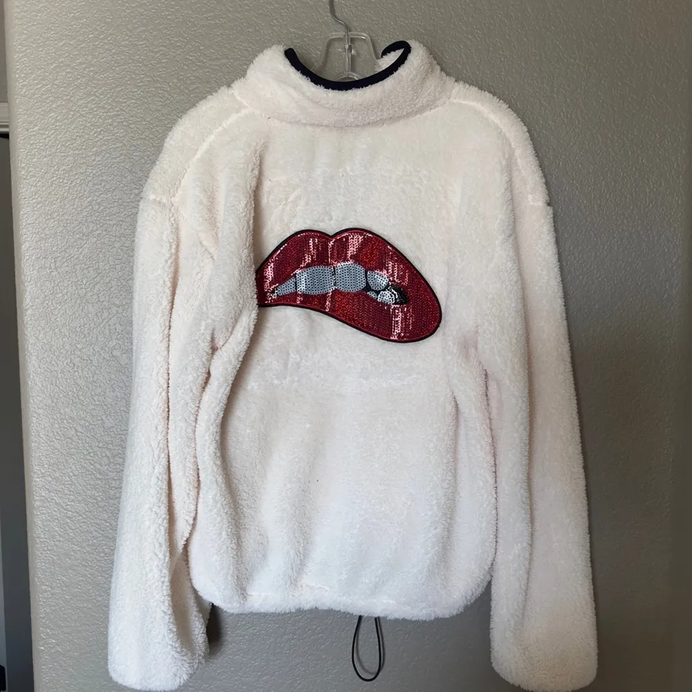 Sequin lips embellished long sleeves pullover 3/4 zip top cream winter fall Red Size L - Image 3