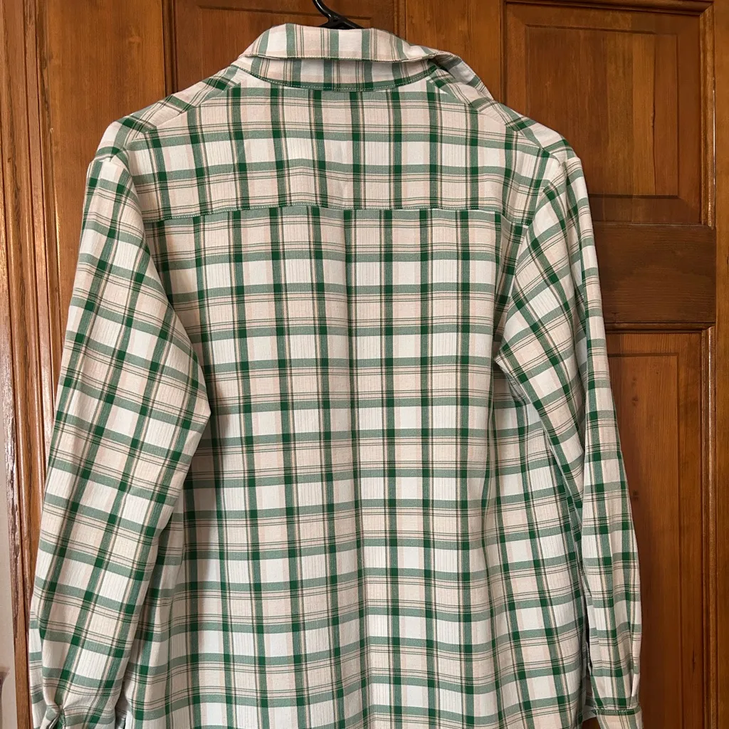 Green and White Nasty Gal Button Up - Image 5