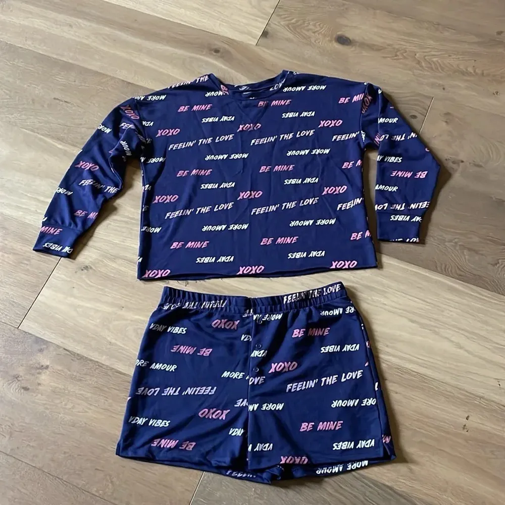 Grayson Threads Blue Love Quotes Shorts & Long Sleeve Pajama Set Size Large - Image 3