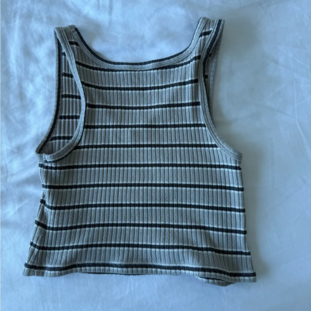 American Eagle light and dark gray striped cropped tank top - Image 3