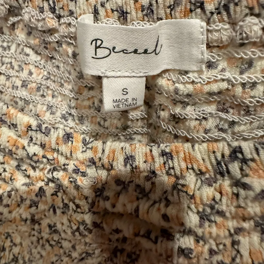 Brandy Melville Cream and Blue Floral Blouse Tan - Image 2