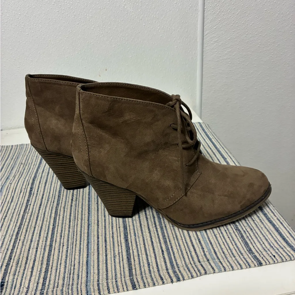 MIA Brown Lace-Up Suede Ankle Boots size 9 - Image 3