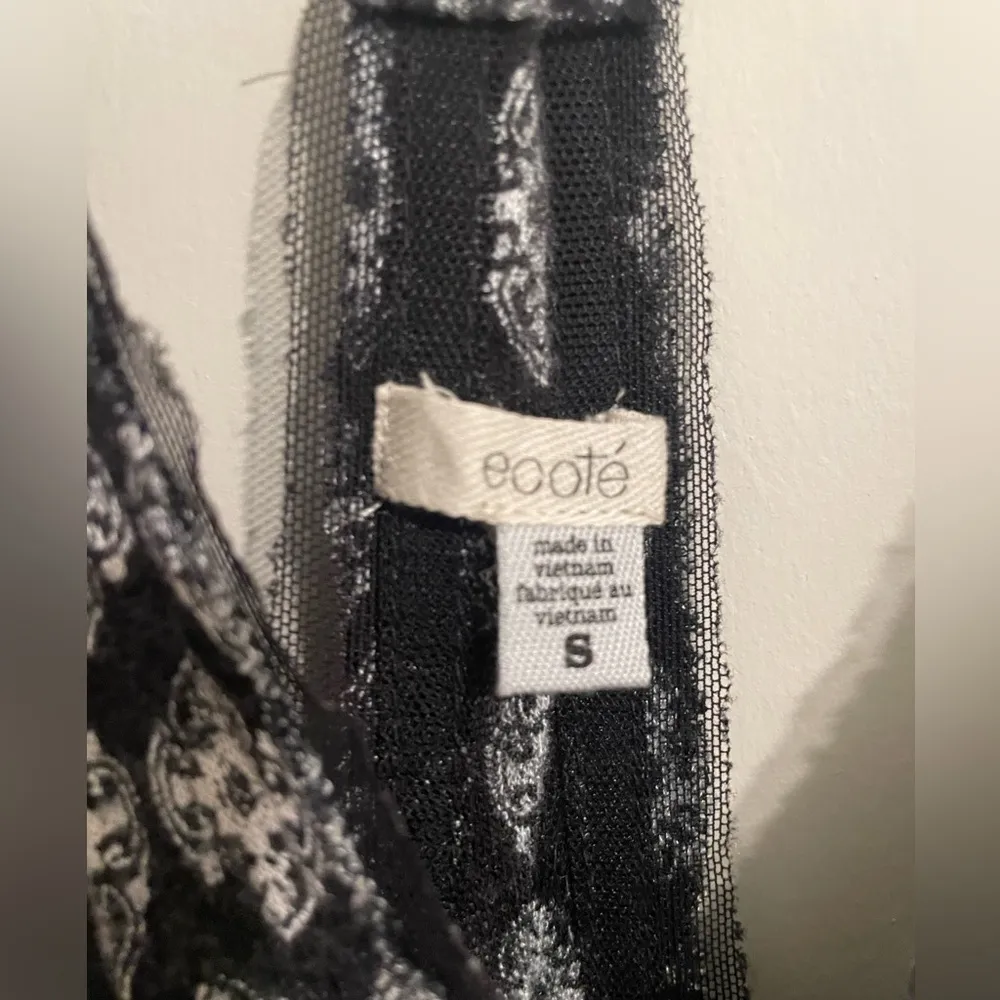 UO Ecote Top Perfect Condition - Image 3