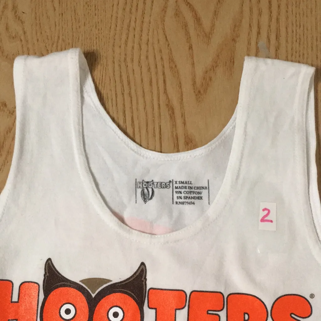 B73 #2 Womens Hooters Girl Worn Uniform Tank White Size Xs - Image 3