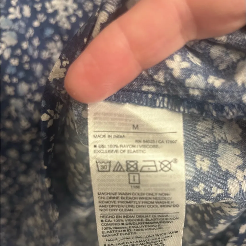 Old Navy Floral Blue and White Mini Dress - Image 5