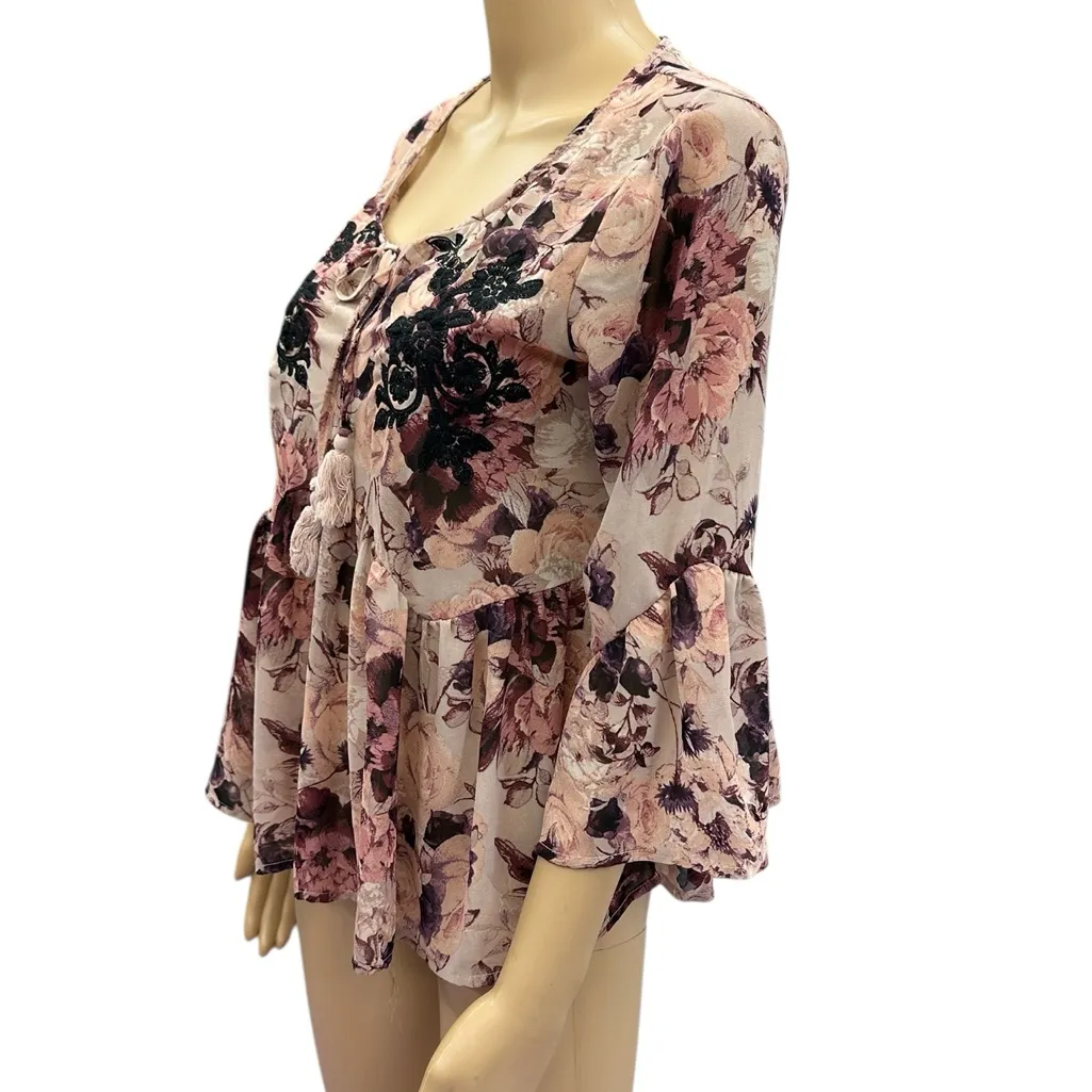 Coco and Jaimeson Floral Embroidered Peasant Bell Sleeve Tassel Blouse Top Small - Image 6