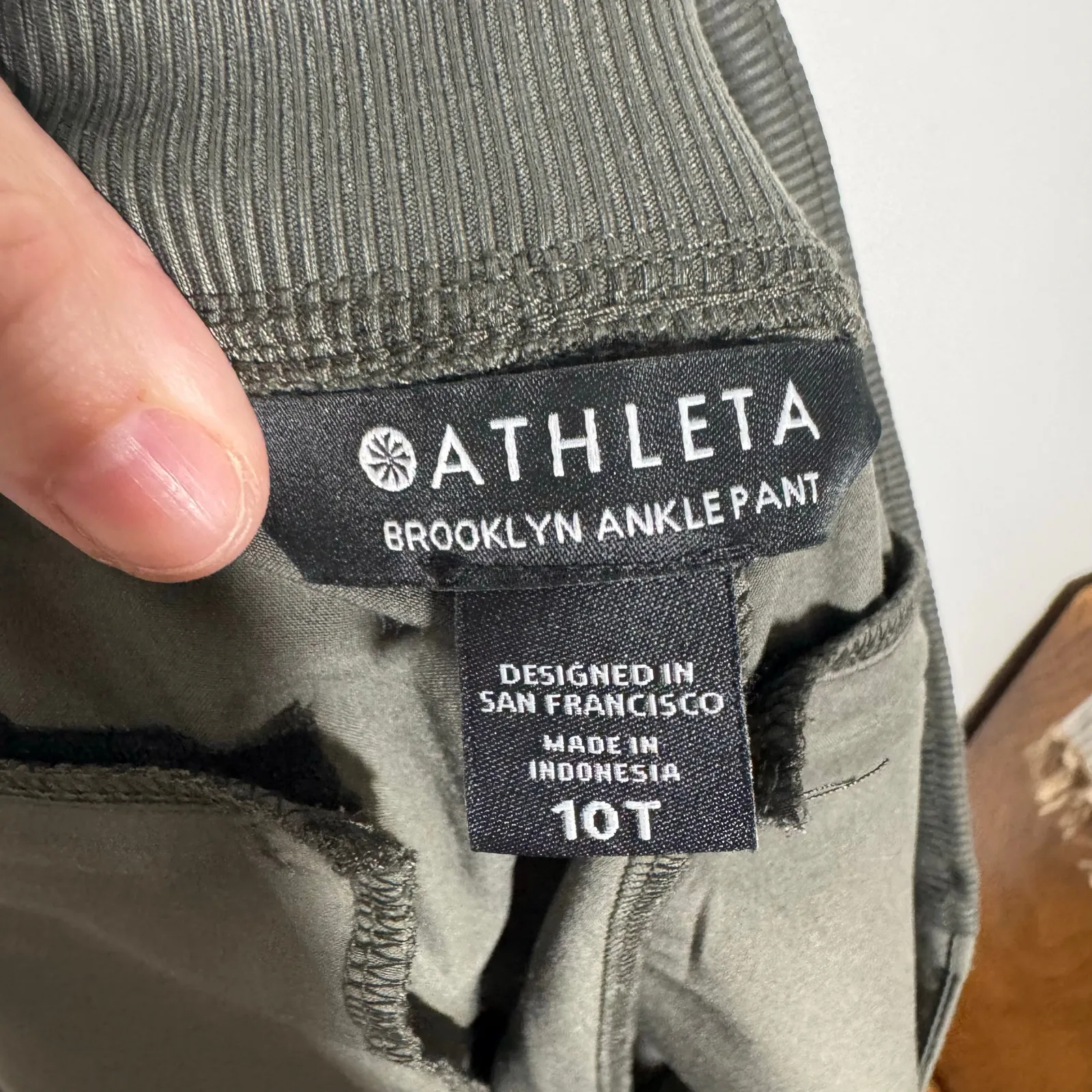 Athleta Brooklyn Ankle Pant Women 10T Mountain Green Wrinkle Resistant Stretch - Image 3