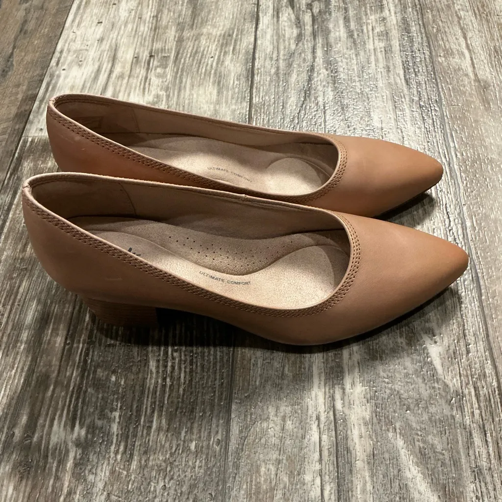 Clarks  Women's Brown Heels Size 6 - Image 9