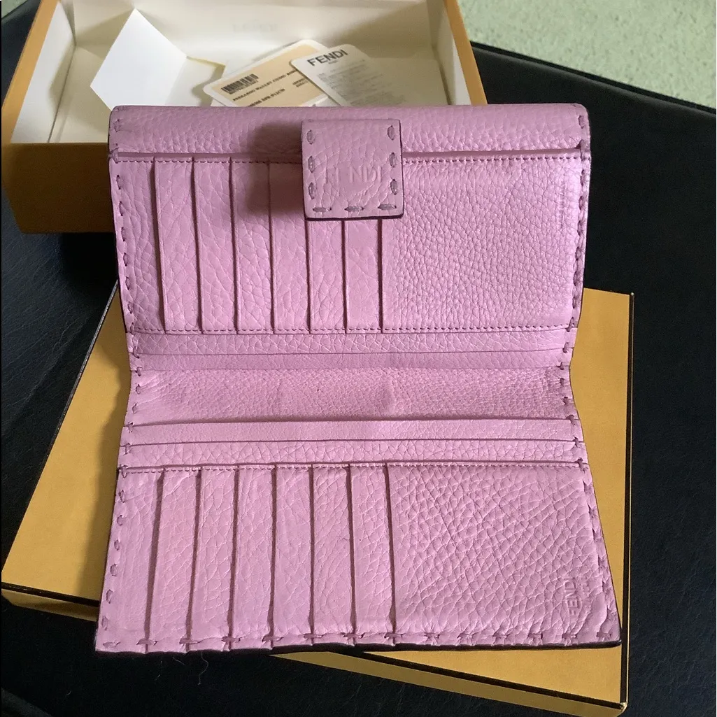 Very NICE Authentic FENDI SELLERIA wallet 👛🌸👛🌸👛 - Image 4