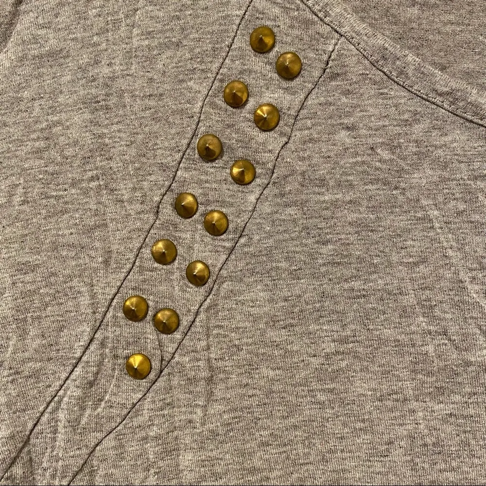 Wet Seal Gray Studded High Low T-shirt Medium - Image 3