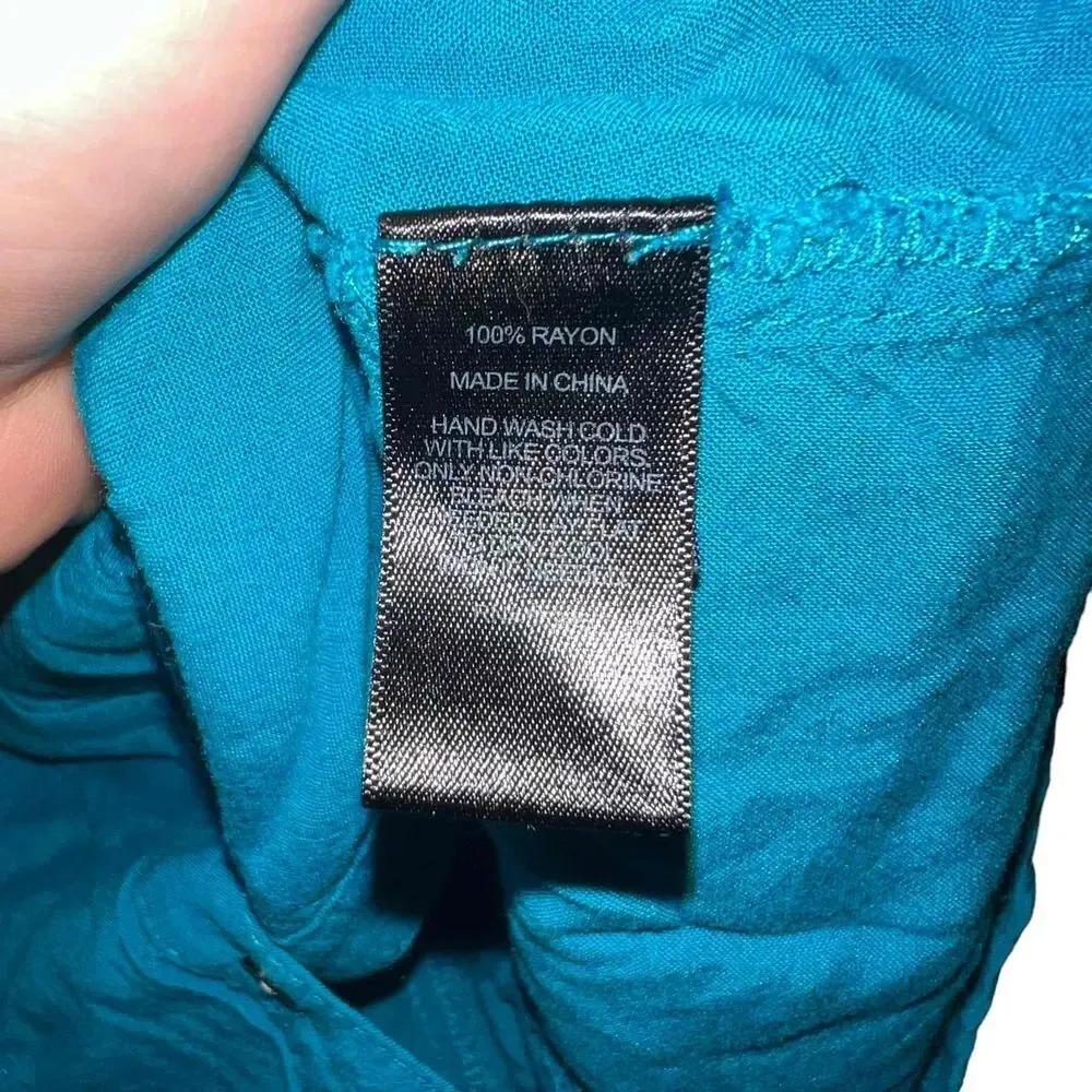 Express‎ Women's Turquoise Long Sleeve Collared Button-Up Shirt Size Small - Image 3