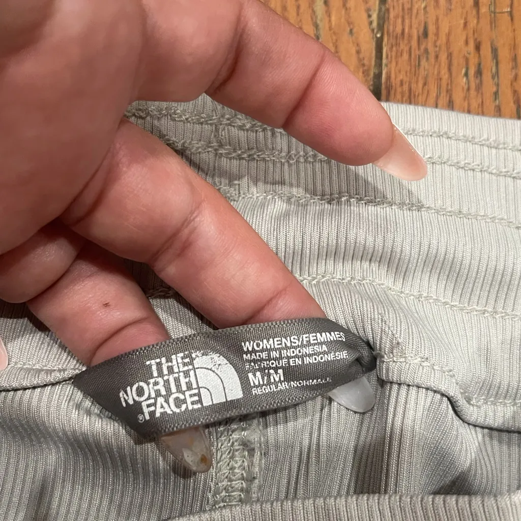 The North Face Men's Light Gray Cargo Pants - Image 6