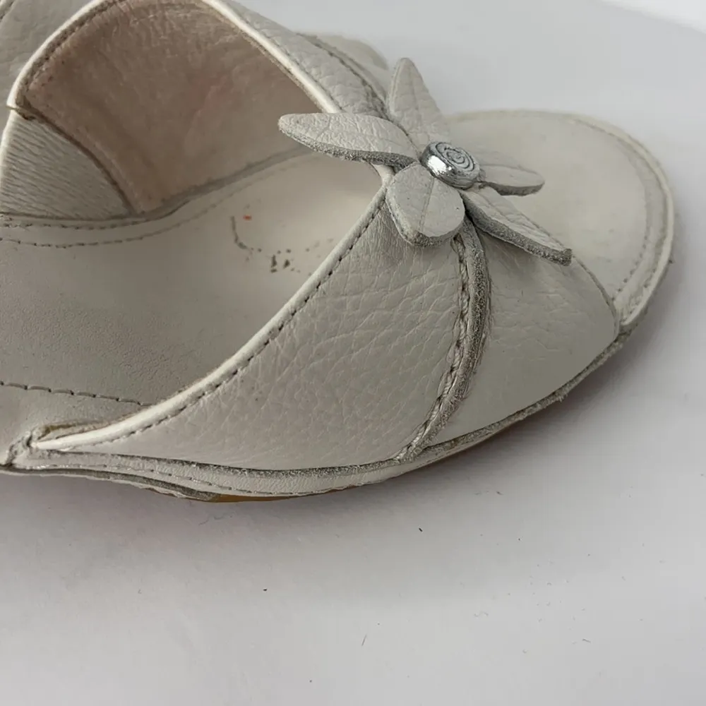 Hush Puppies White Leather Slip On Floral Sandals Size 9 - Image 13