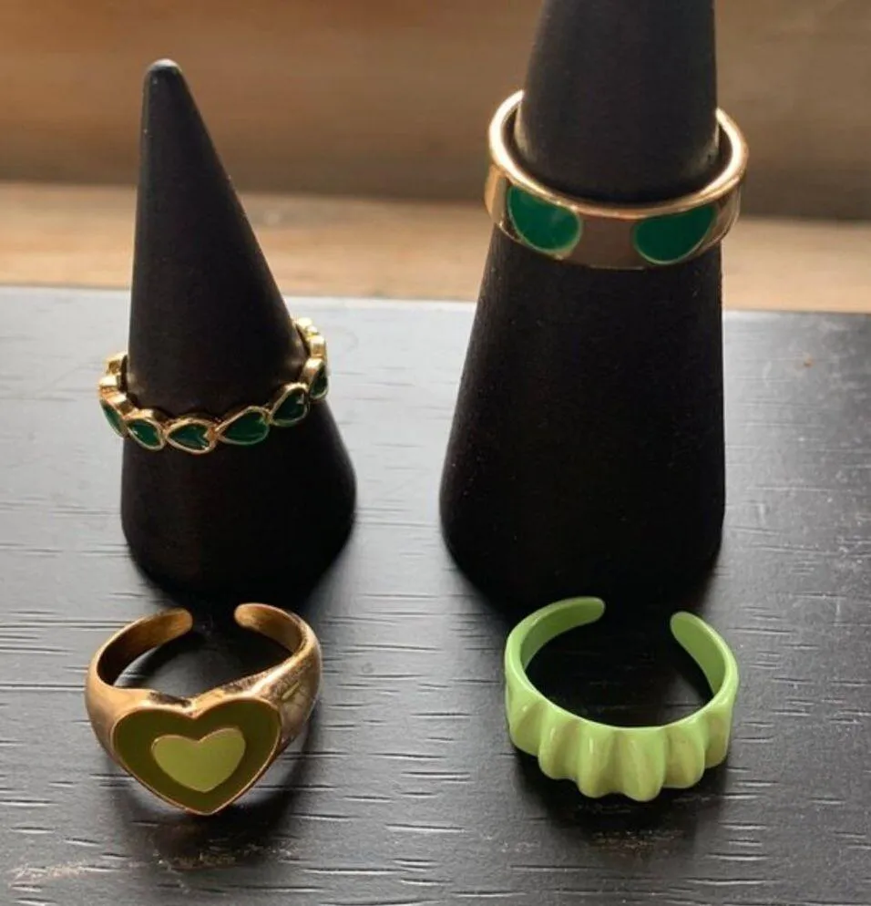 Set of 4 Green Heart Rings - Image 2