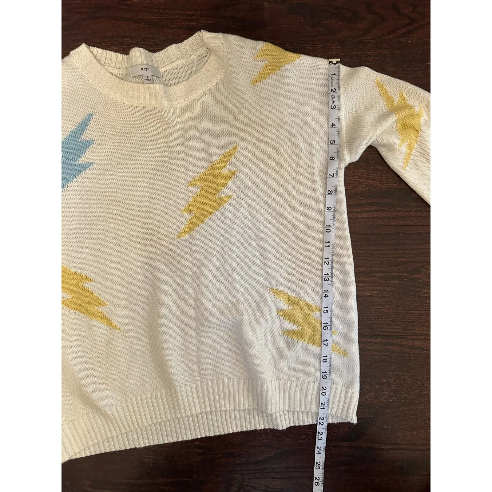 Fate Oversized Waffleknit White Yellow Blue Lightning Bolt Sweater Size Small - Image 4