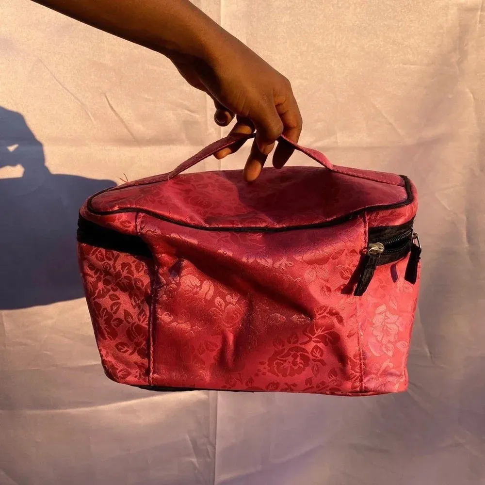 Hot pink Caboodles soft makeup bag - Image 2