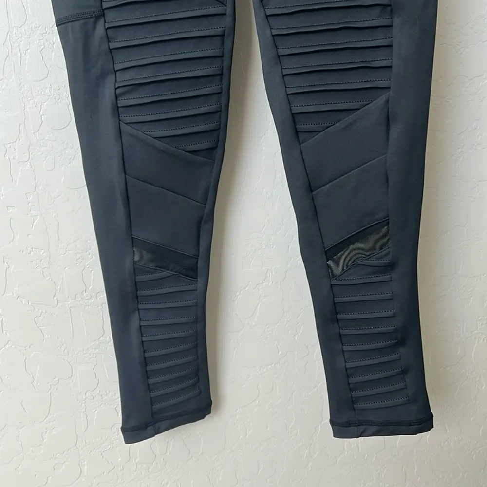 Constantly Varied Gear black Moto leggings, Capri, mesh detail,XS - Image 2